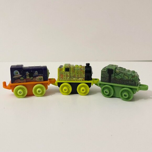 Lot of 9 Fisher Price Thomas and Friends Minis Train Engines - Picture 12 of 16
